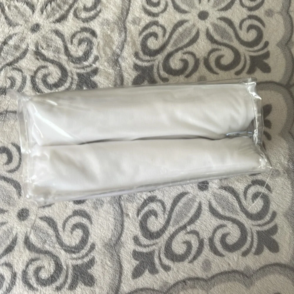 Calling all College Dorm students! Brand New XL Twin Jersey Mattress Protector!